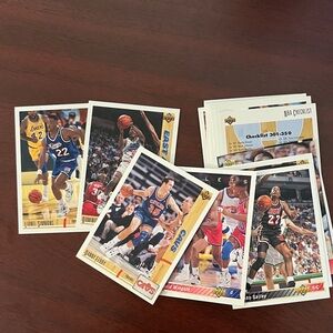 Lot of 27 basketball trading cards